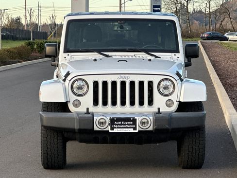 Used 2018 Jeep Wrangler Unlimited Sahara w/ Connectivity Group image 8