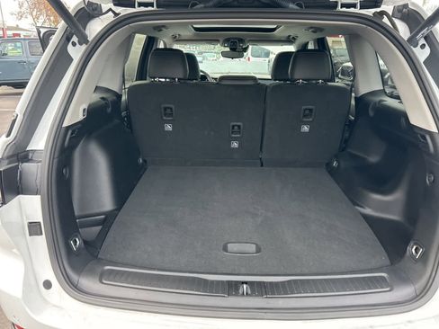 Used 2023 Jeep Grand Cherokee Limited w/ Black Appearance Package image 42