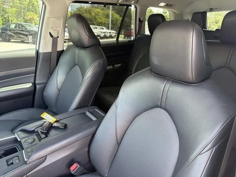 Certified 2024 Toyota Grand Highlander FWD image 11