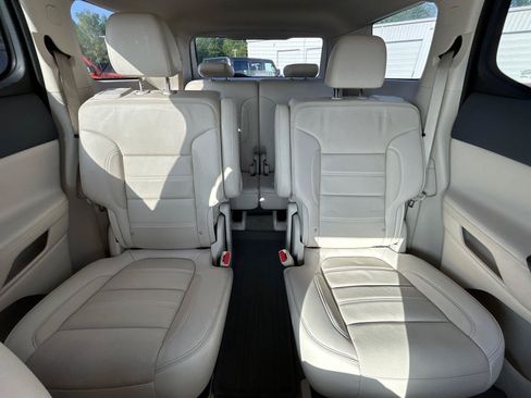 Used 2020 GMC Acadia Denali w/ Technology Package FWD image 34