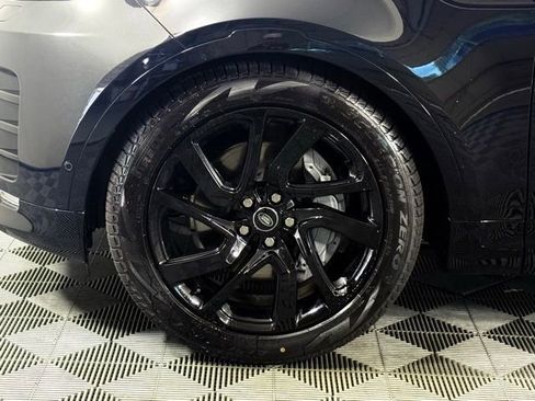 Certified 2025 Land Rover Discovery Dynamic SE image 14