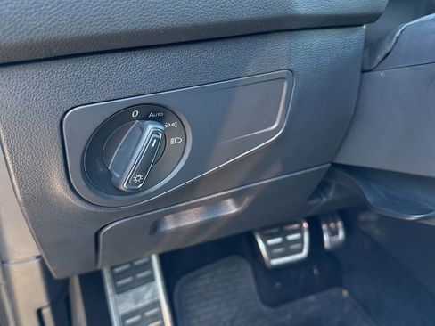 Used 2022 Volkswagen Tiguan SE R-Line image 24