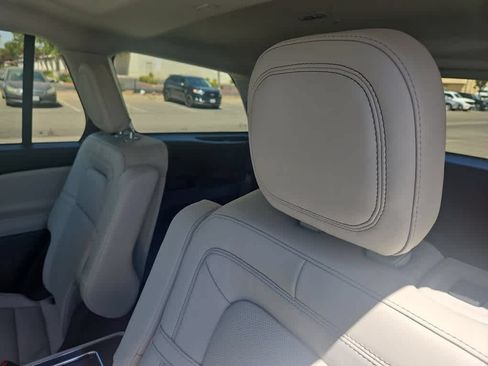Used 2025 Lincoln Aviator Reserve w/ Equipment Group 201A AWD/4WD image 17