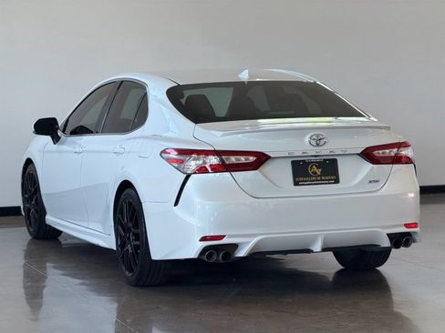 Used 2019 Toyota Camry XSE FWD image 5