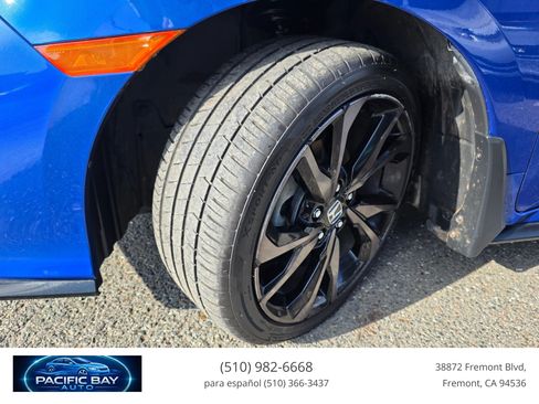 Used 2018 Honda Civic Sport image 12