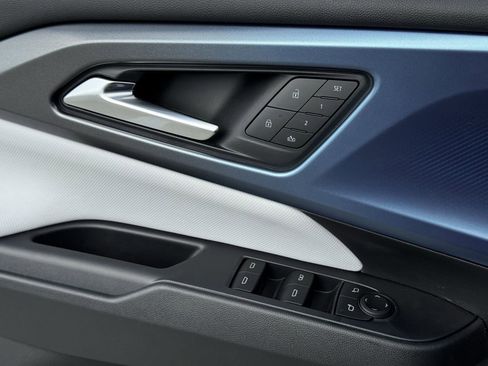 New 2026 Chevrolet Equinox EV LT image 18