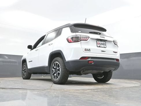 Used 2025 Jeep Compass Trailhawk AWD/4WD image 49