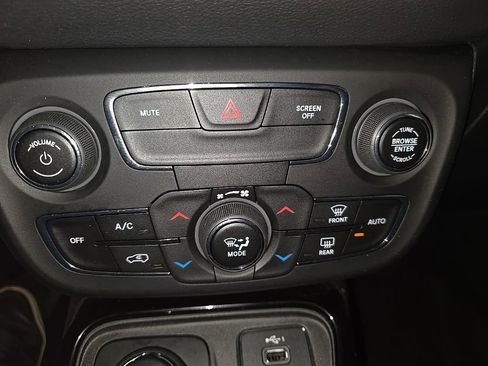 Used 2019 Jeep Compass Altitude image 22