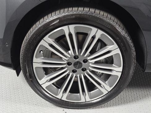 New 2026 Land Rover Range Rover Long Wheelbase SE AWD/4WD image 9