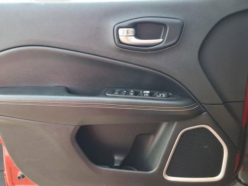 Used 2019 Jeep Compass Latitude FWD image 16