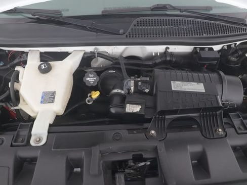 Used 2018 Chevrolet Express 4500 w/ Power Convenience Package RWD image 11