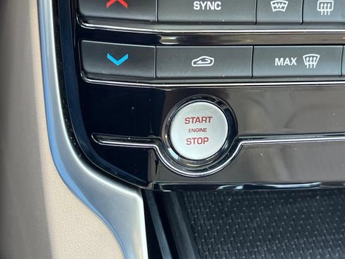 Used 2017 Jaguar XF Prestige RWD image 22