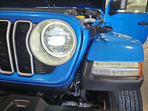 Used 2024 Jeep Wrangler Unlimited Sahara w/ Technology Group AWD/4WD image 31