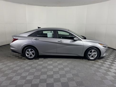 Used 2021 Hyundai Elantra SE FWD image 5
