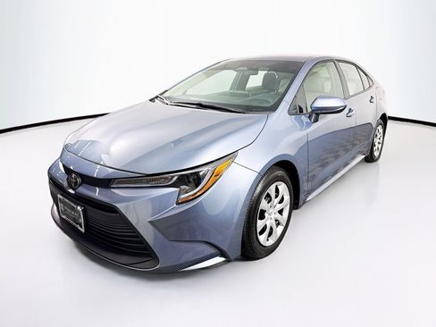 Used 2025 Toyota Corolla LE FWD image 3
