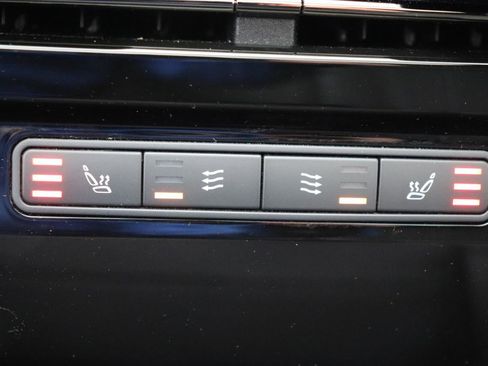Used 2025 Land Rover Range Rover Sport SE AWD/4WD image 23