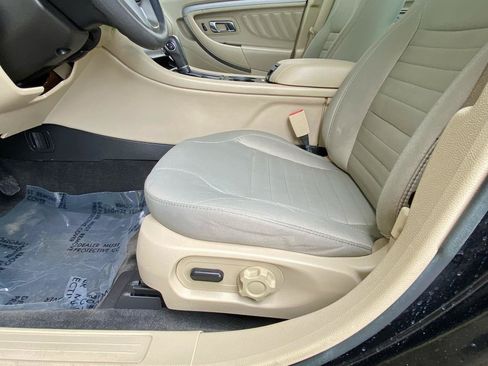 Used 2017 Ford Taurus SE FWD image 40
