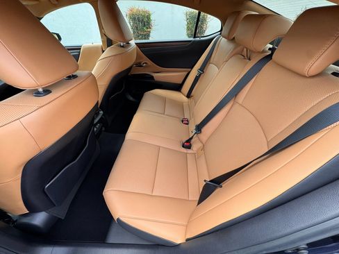 Used 2023 Lexus ES 300h w/ Premium Package FWD image 17