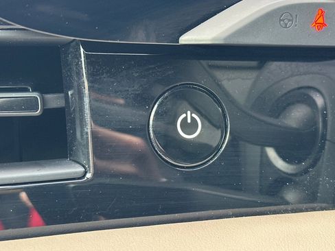 Used 2022 Porsche Taycan image 22