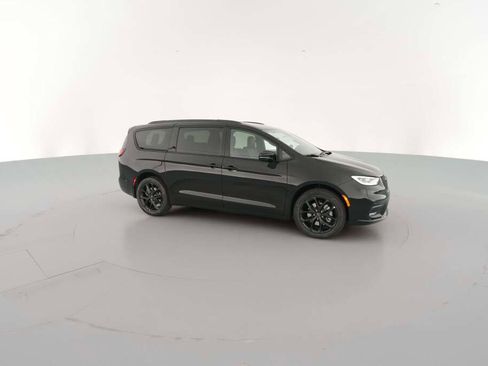 New 2026 Chrysler Pacifica Limited w/ S Appearance Package image 15