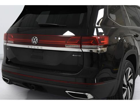 Used 2024 Volkswagen Atlas SE image 3