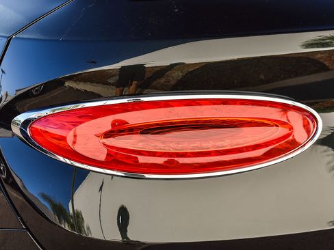 Used 2023 Bentley Bentayga Azure image 12