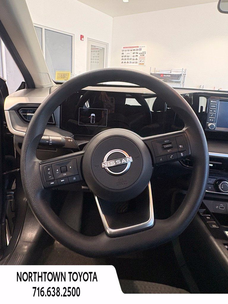 Used 2025 Nissan Kicks S AWD/4WD image 24