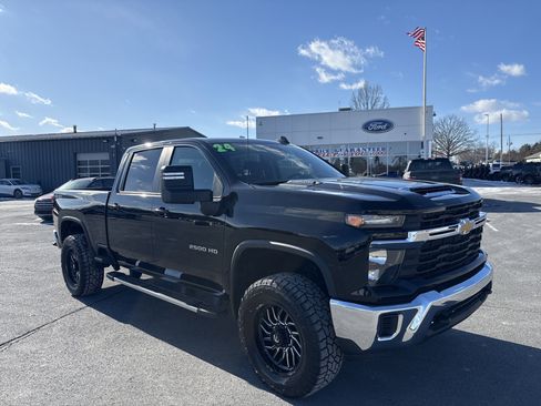 Used 2024 Chevrolet Silverado 2500 LT image 1