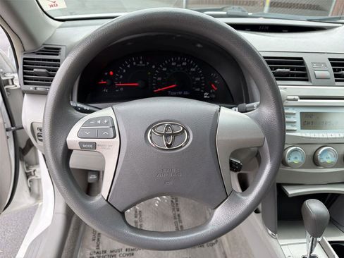 Used 2009 Toyota Camry LE FWD image 16