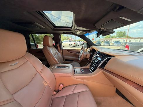 Used 2017 Cadillac Escalade AWD Platinum image 12
