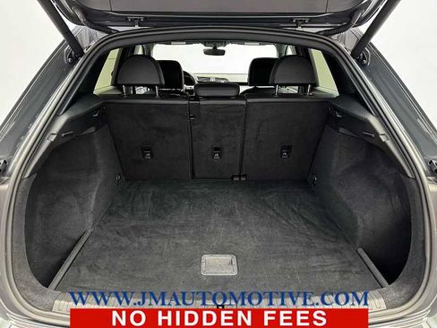 Used 2020 Audi Q3 2.0T Premium w/ Convenience Package AWD/4WD image 17