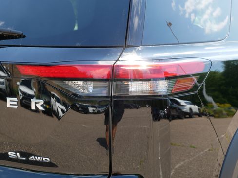 Certified 2024 Nissan Pathfinder SL w/ SL Premium Package AWD/4WD image 17