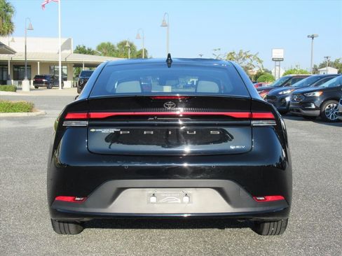 Used 2023 Toyota Prius LE image 5