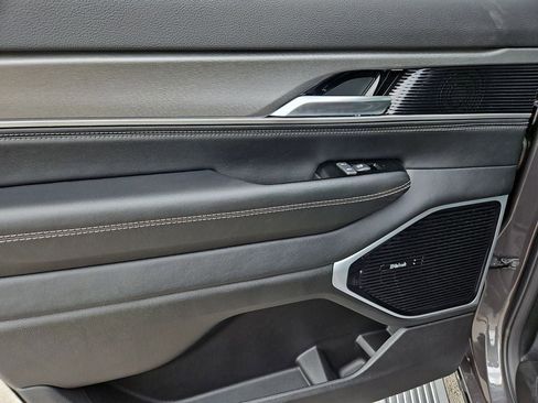 New 2026 Jeep Grand Wagoneer Limited image 17