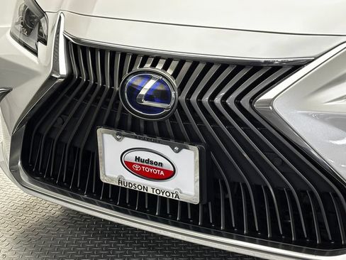 Used 2021 Lexus ES 300h w/ Premium Package FWD image 2