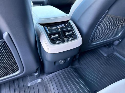 Used 2026 Volvo XC90 B6 Plus w/ Protection Package Premier AWD/4WD image 39