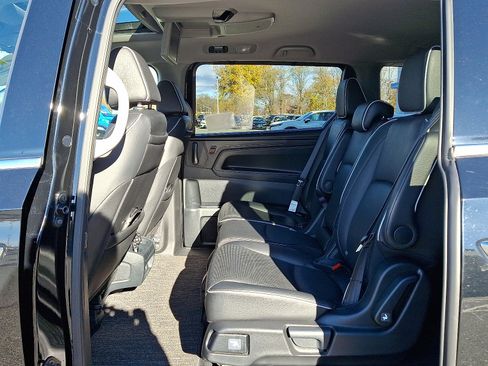 Used 2023 Honda Odyssey Elite image 12
