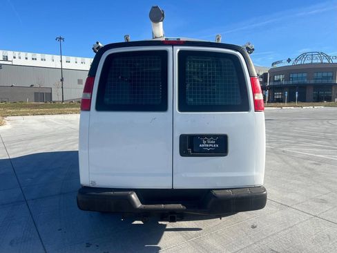 Used 2015 Chevrolet Express 2500 image 9