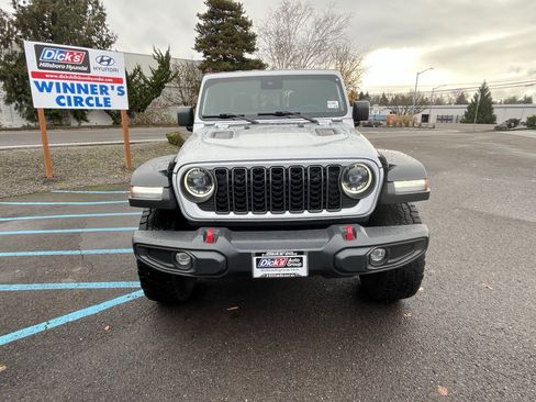 Used 2024 Jeep Gladiator Rubicon w/ Convenience Group image 8
