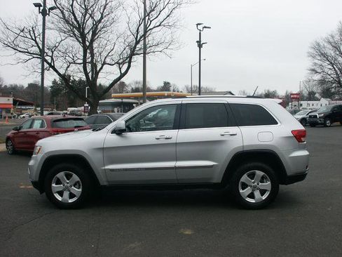 Used 2013 Jeep Grand Cherokee Laredo image 2