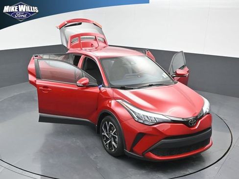 Used 2022 Toyota C-HR XLE image 25