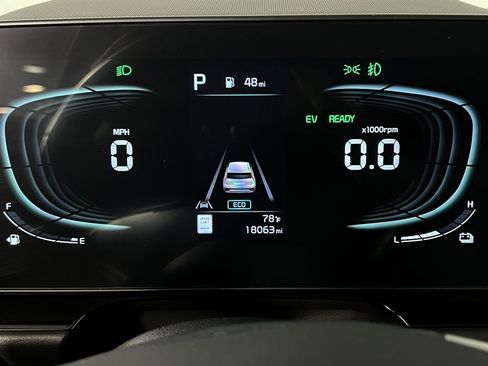 Used 2024 Kia Niro EX Touring image 14