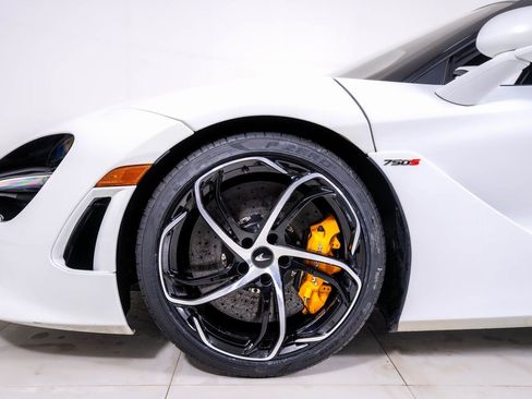Used 2025 McLaren 750S image 12