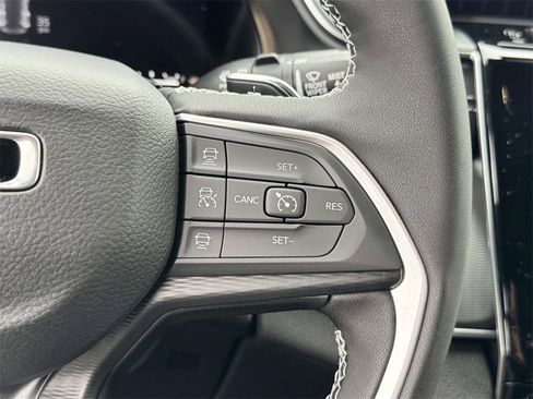 New 2025 Jeep Grand Cherokee 4WD image 24