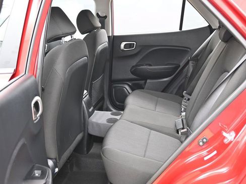 Used 2025 Hyundai Venue SE FWD image 28