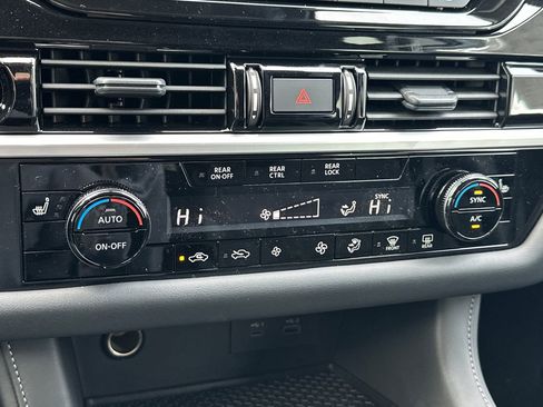 New 2025 Nissan Pathfinder SV image 21