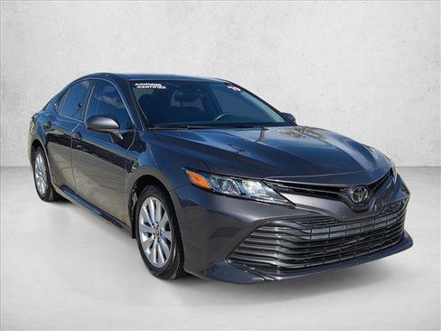 Used 2019 Toyota Camry LE image 3