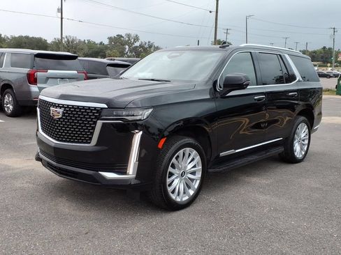 Used 2024 Cadillac Escalade Luxury AWD/4WD image 3
