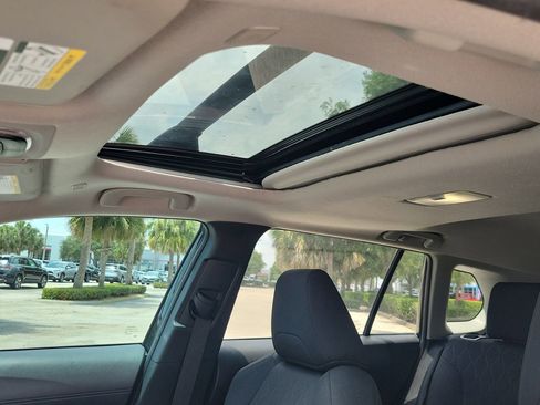 Used 2024 Toyota Corolla Cross LE w/ Moonroof Package FWD image 18
