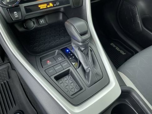 Used 2019 Toyota RAV4 XLE FWD image 31